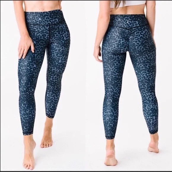 Zyia Active Stone Leopard Scrunchy Light & Luxe Leggings EUC - Picture 1 of 5